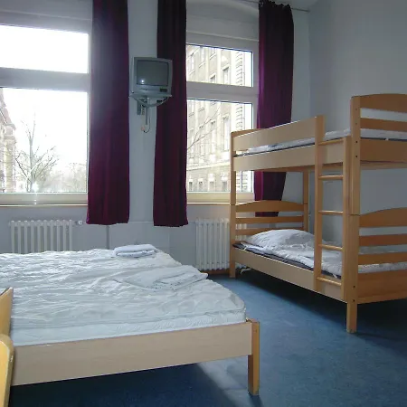 Happy Go Lucky + Schoneberg Hotel 2*
