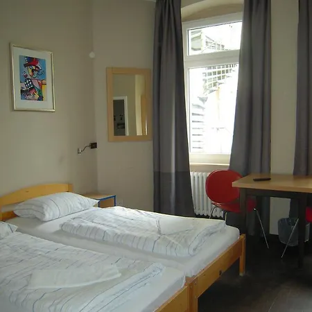 Hotel Happy Go Lucky + Schoneberg 2*