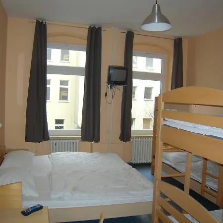 Happy Go Lucky + Schoneberg Hotel 2*