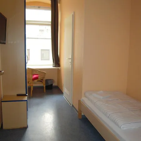 Happy Go Lucky + Schoneberg Hotel Berlin