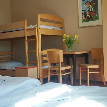 Happy Go Lucky + Schoneberg Hotell 2*